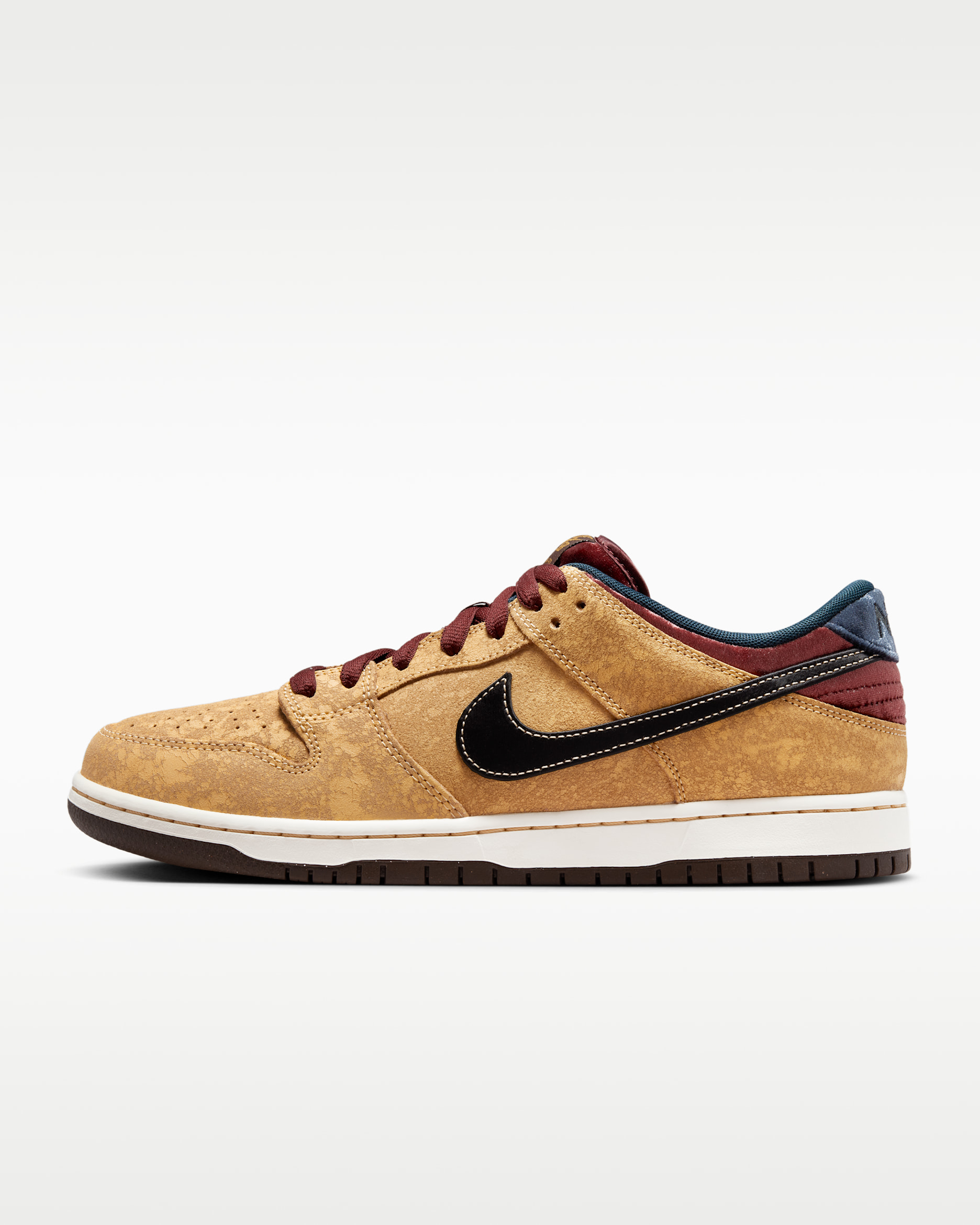 Nike SB Dunk Low Pro Skate Shoes. Nike.com